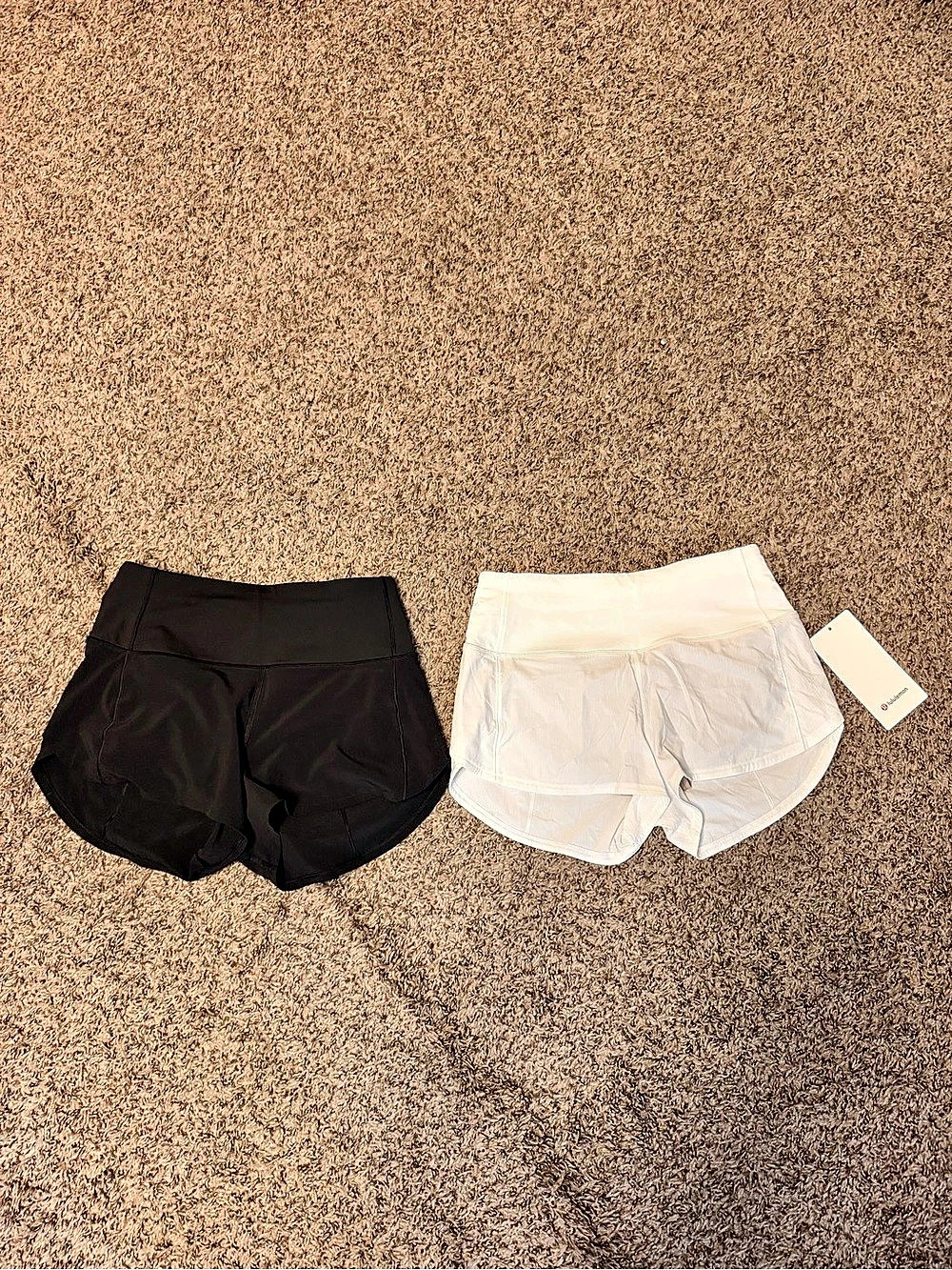 Lululemon Speed Up High-Rise Lined Short 2.5" Shorts White & Black Size 4